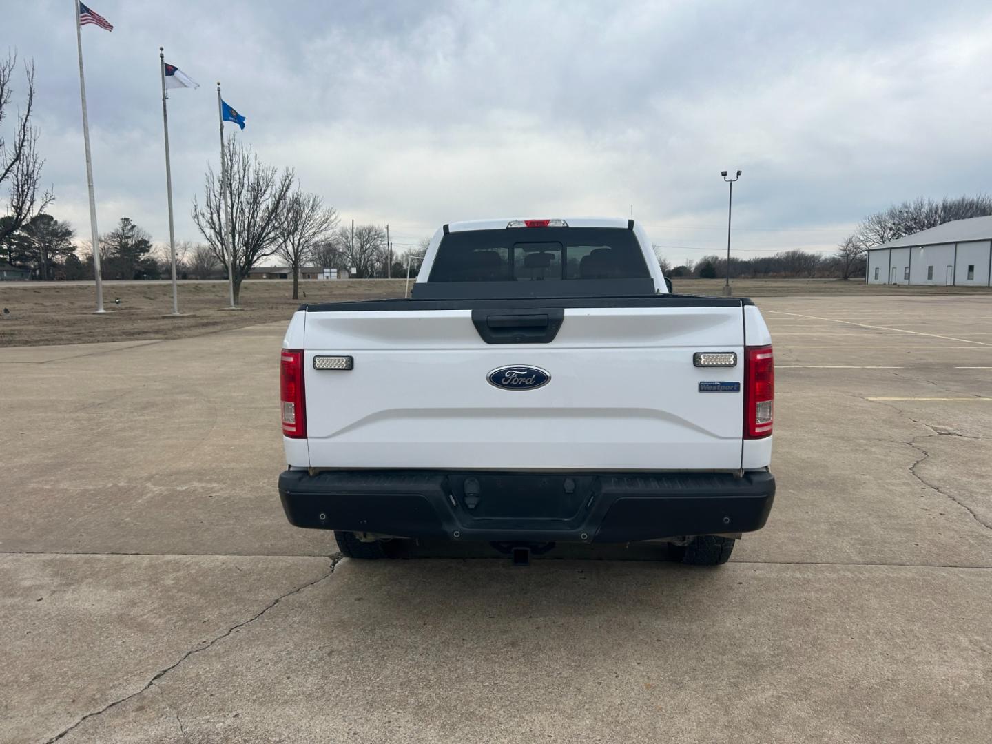 2017 White /Gray Ford F-150 XLT SuperCab 8-ft. Bed 4WD (1FTEX1EF4HK) with an 5.0L V8 OHV 16V engine, 6-Speed Automatic transmission, located at 17760 Hwy 62, Morris, OK, 74445, (918) 733-4887, 35.609104, -95.877060 - Photo#5